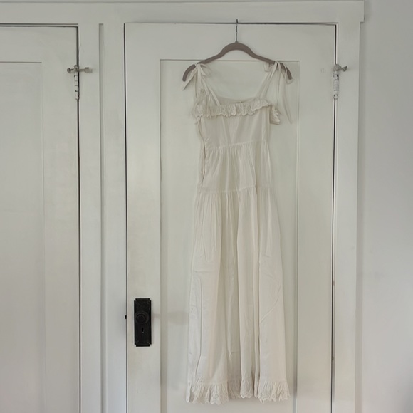 Elegant White Maxi Dress - Picture 1 of 5